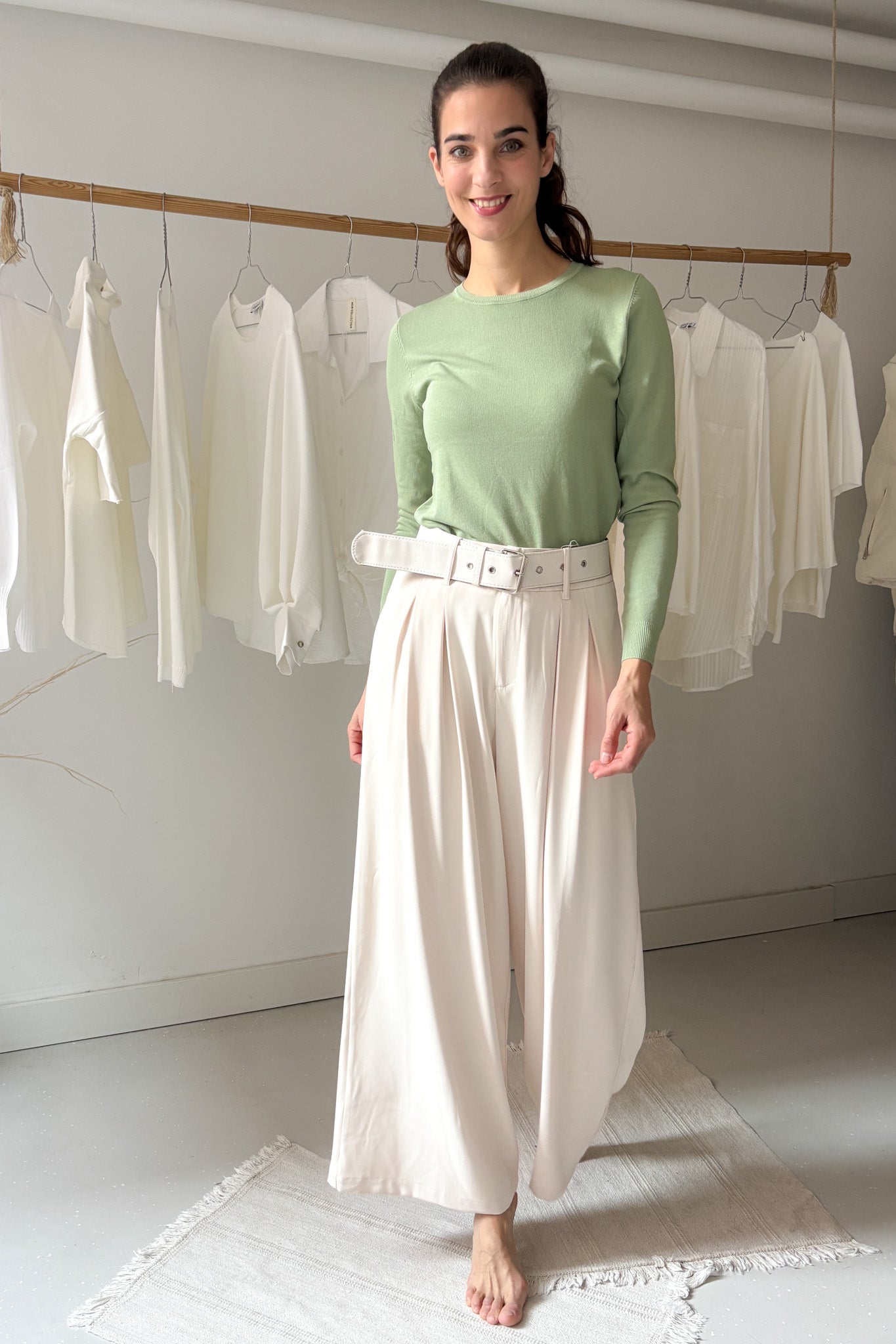 Bőszárú nadrág övvel