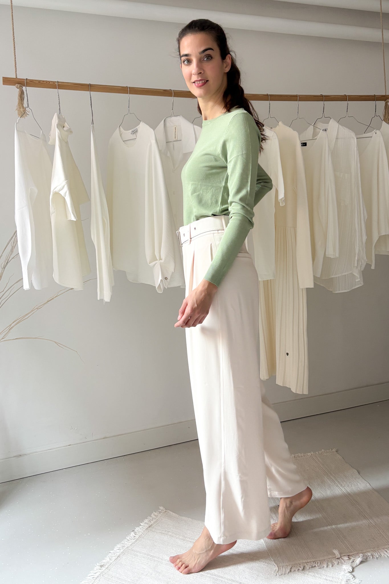 Bőszárú nadrág övvel