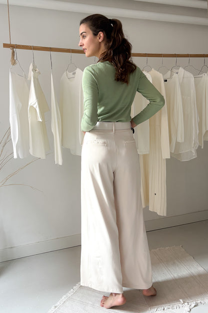 Bőszárú nadrág övvel