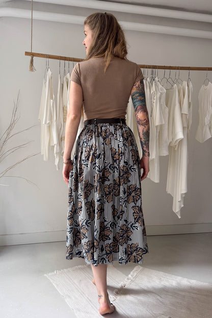 Barna/kék mintás midi szoknya övvel