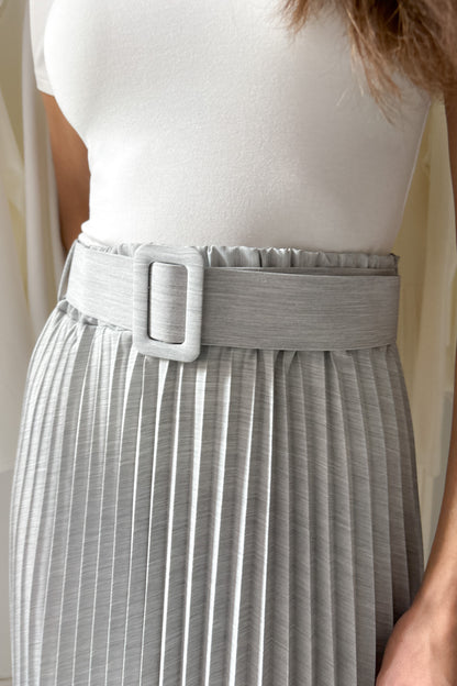 Szürke, plisszírozott szoknya