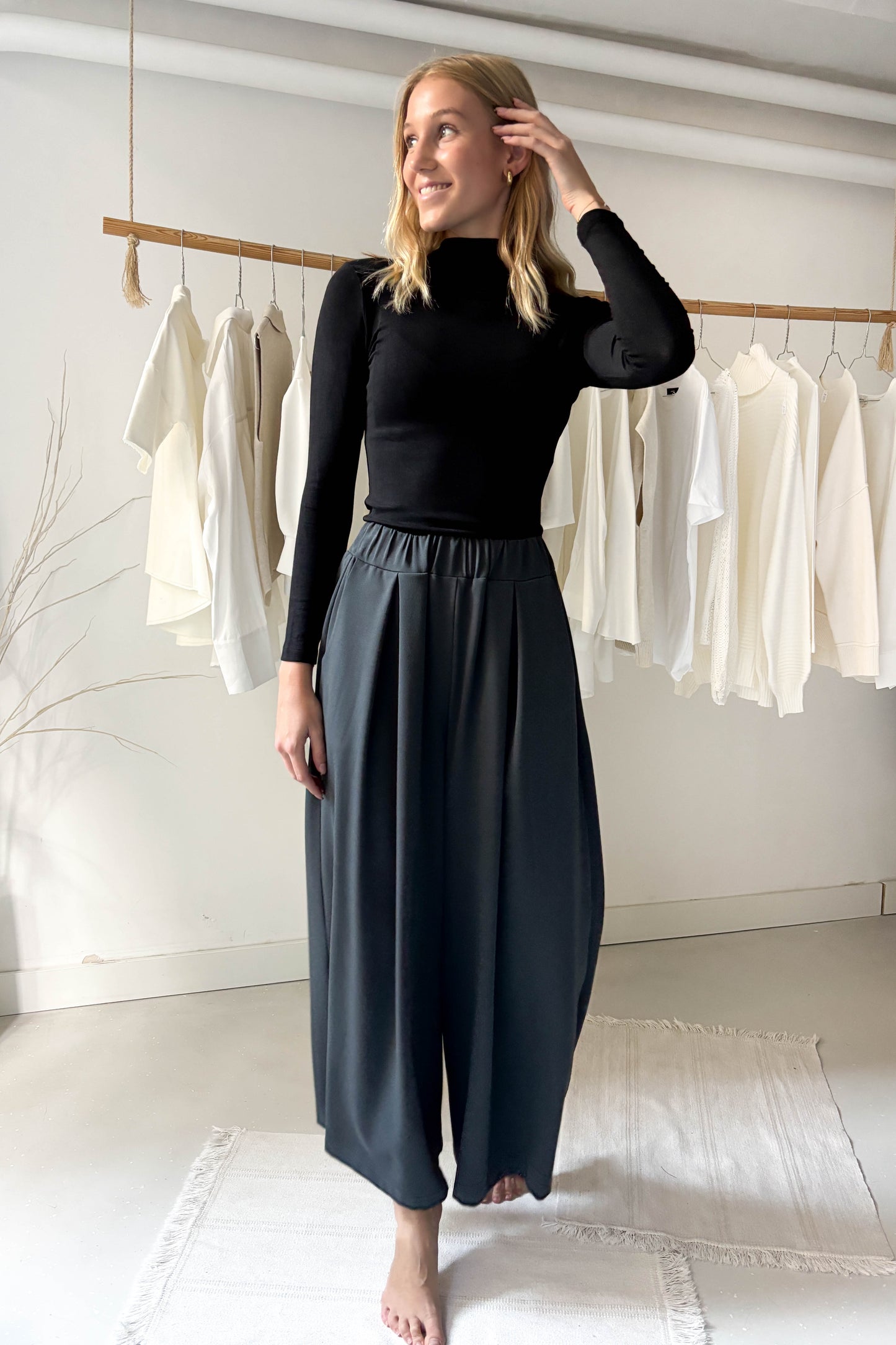 Elöl hajtásos vastagabb lenge nadrág-petrolzöld