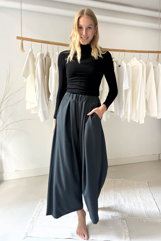 Elöl hajtásos vastagabb lenge nadrág-petrolzöld