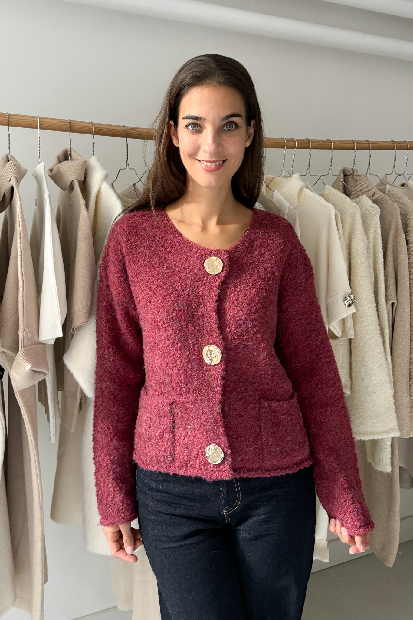 Mély ciklámen kardigán arany gombokkal
