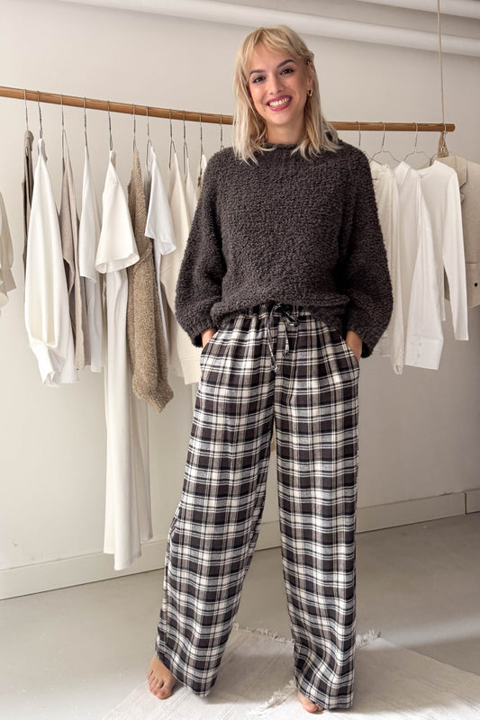 Szürke kockás nadrág kötővel