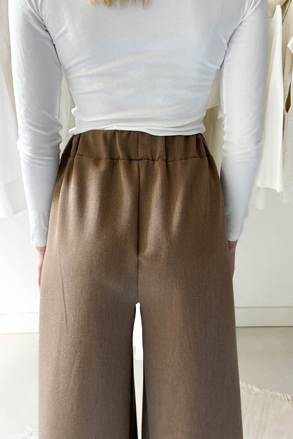 Elöl hajtásos vastagabb lenge nadrág-mogyoróbarna