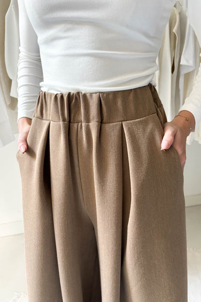 Elöl hajtásos vastagabb lenge nadrág-mogyoróbarna