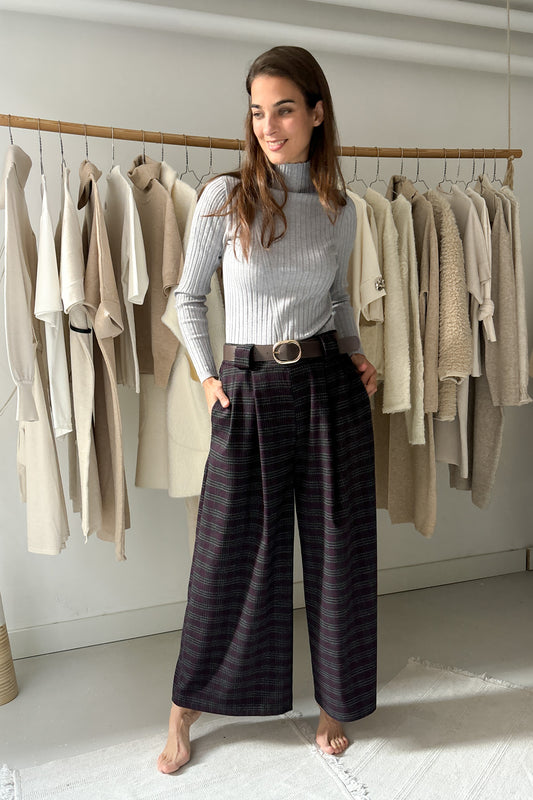 Vékony, szürke felső