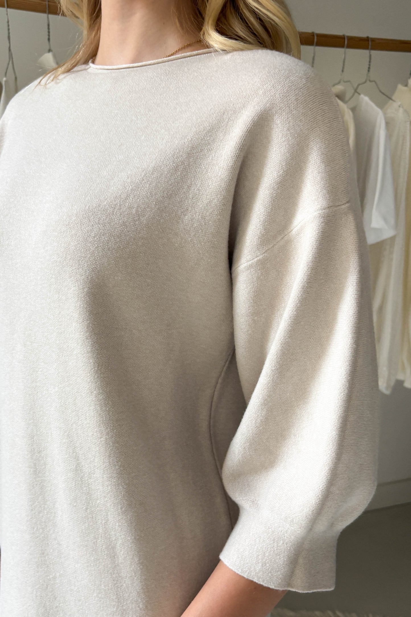 Puffos ujjú rövid kötött ruha-bézs