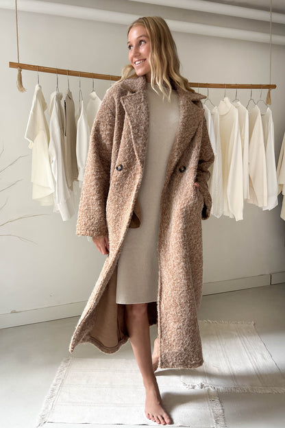 Szőrös hosszú kabát-brandyszín