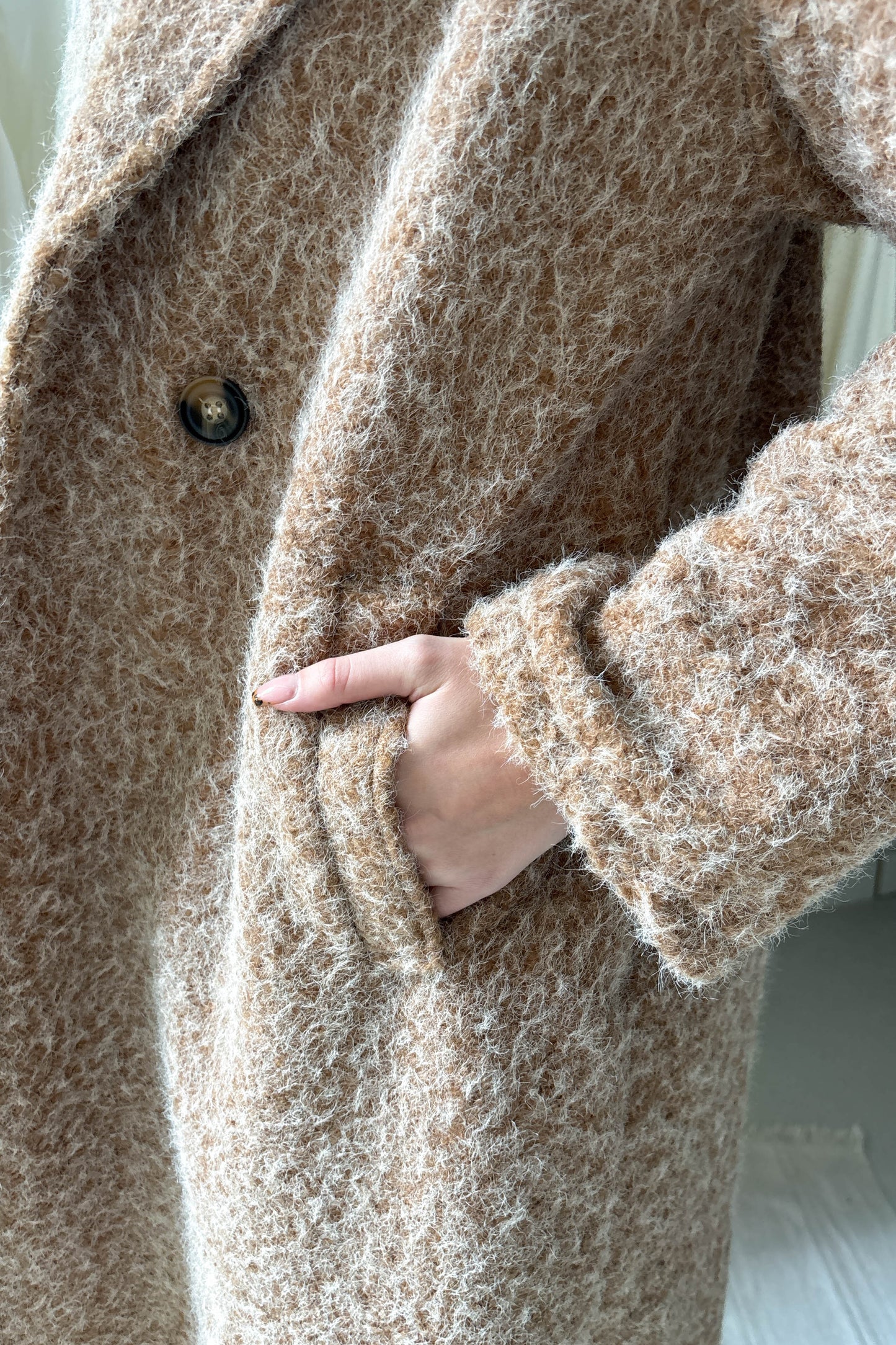 Szőrös hosszú kabát-brandyszín