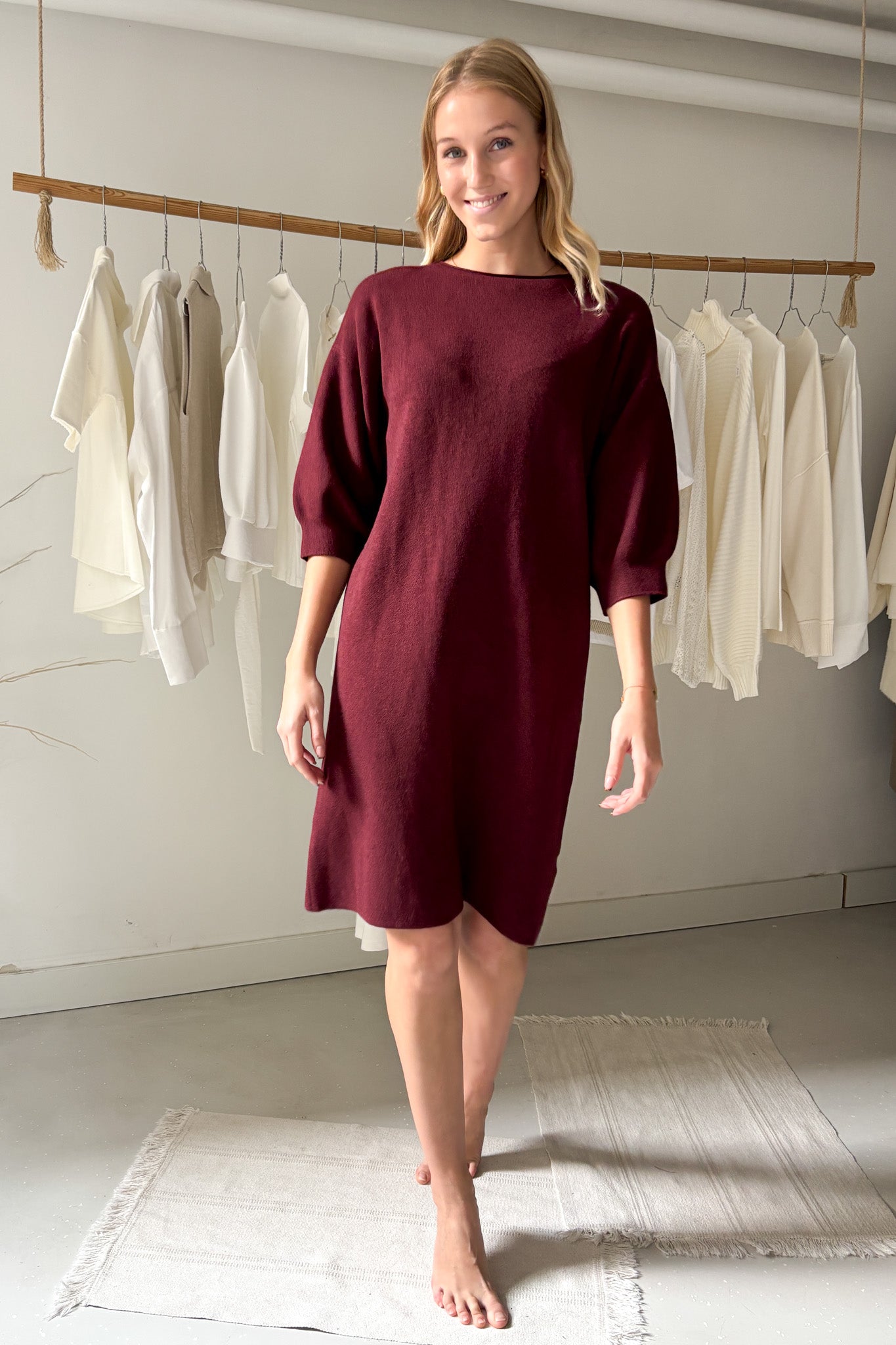 Puffos ujjú rövid kötött ruha - bordó