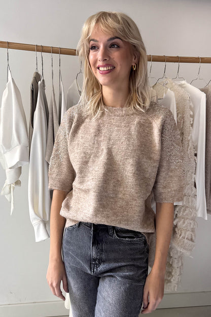 Díszített ujjú kötött felső-tejkaramell