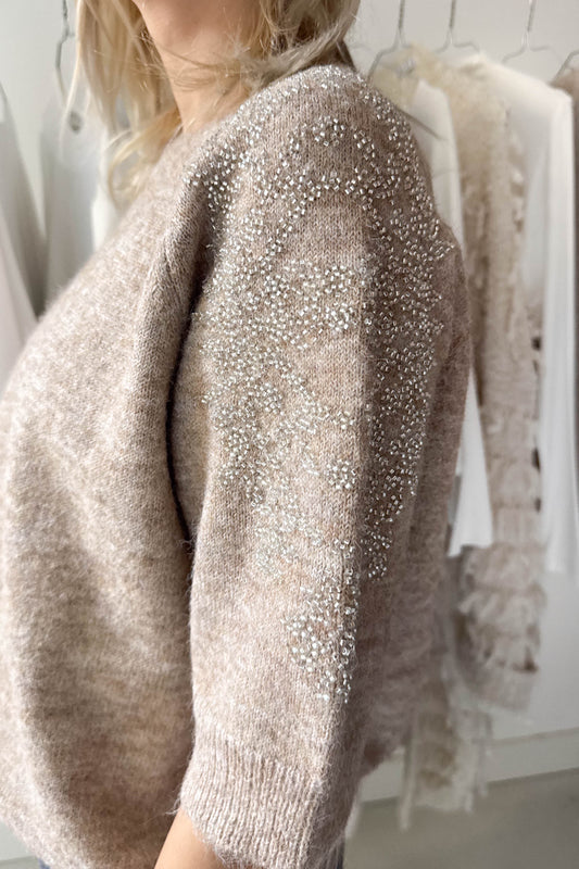 Díszített ujjú kötött felső-tejkaramell