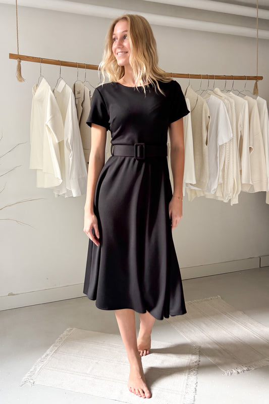 Rövid ujjas ruha - fekete