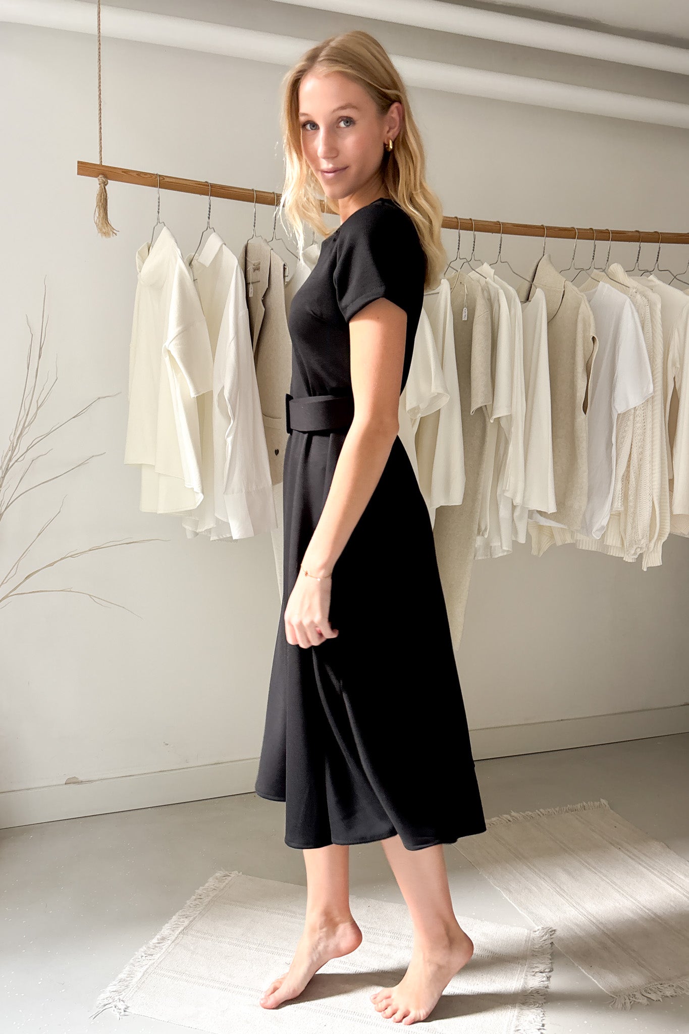 Rövid ujjas ruha - fekete