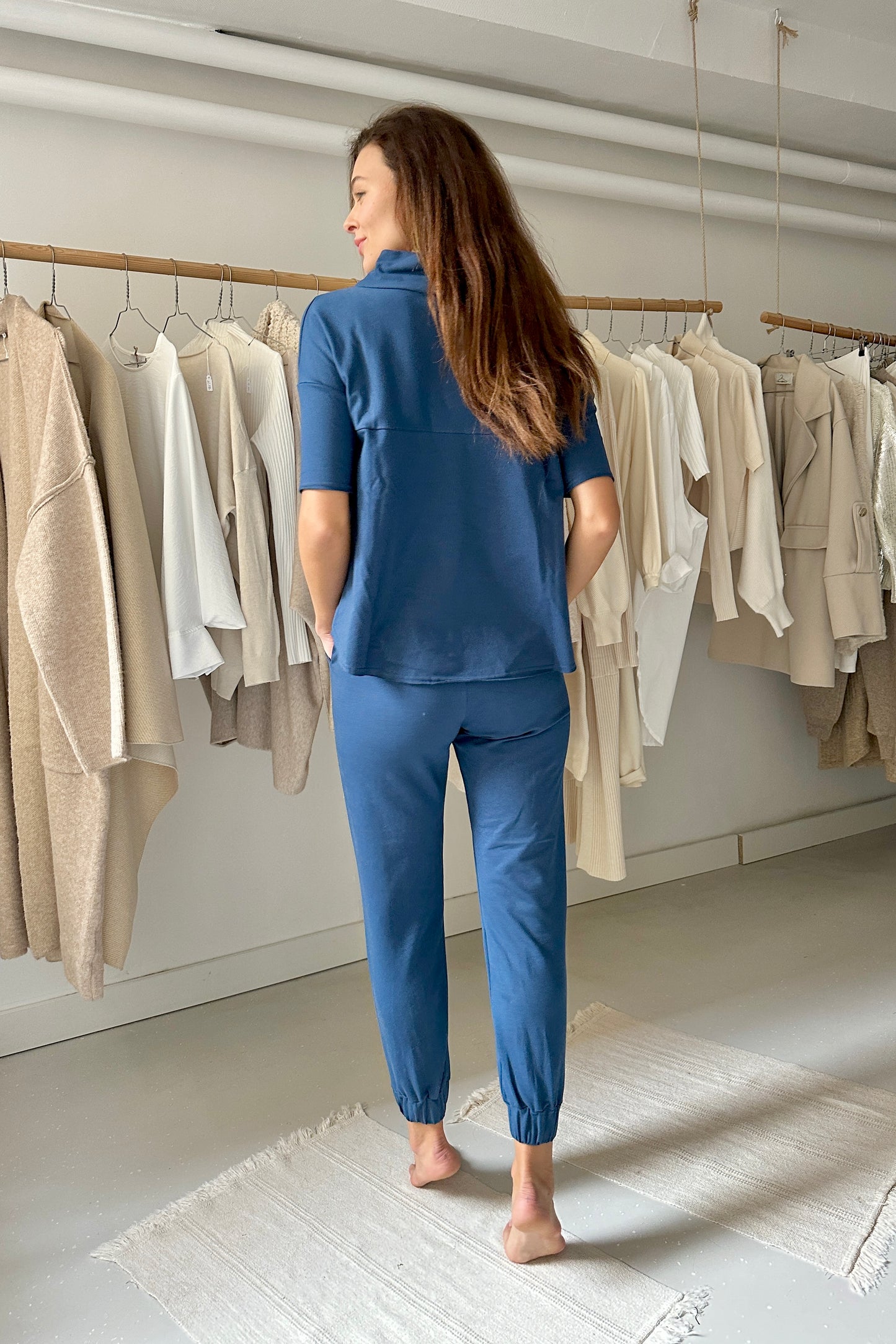 Csavart nyakú pulóver - rövid