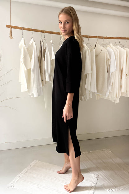 Puha egyenesszabású ruha-fekete