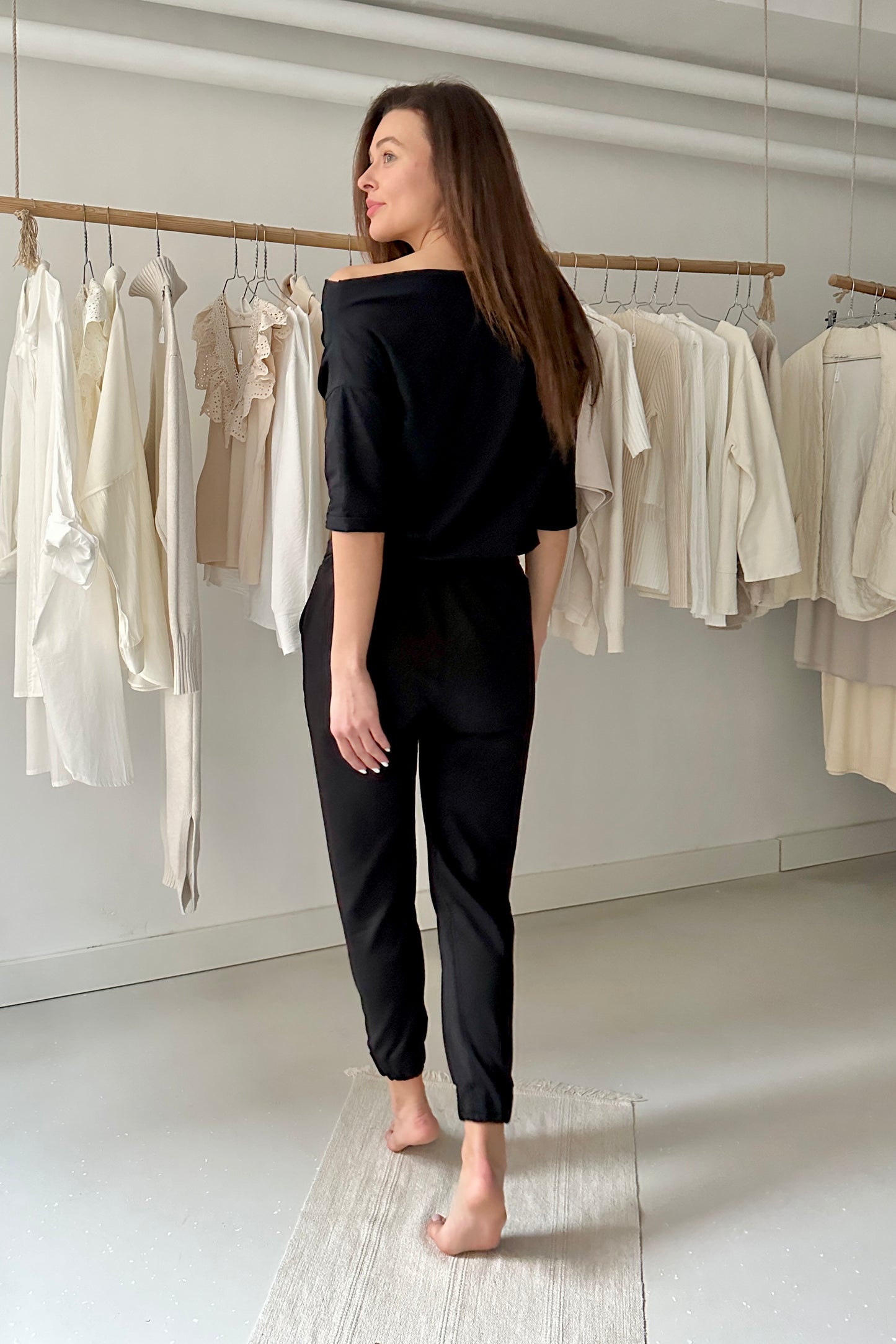 Vállra lehúzós felső