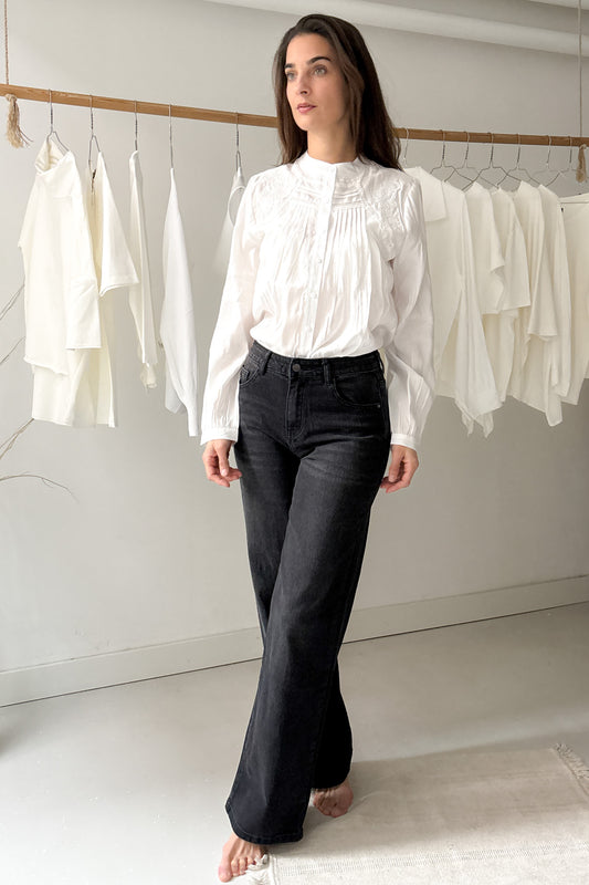 Csipkebetétes blúz