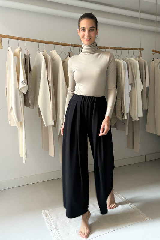 Elöl hajtásos, vastagabb nadrág - fekete