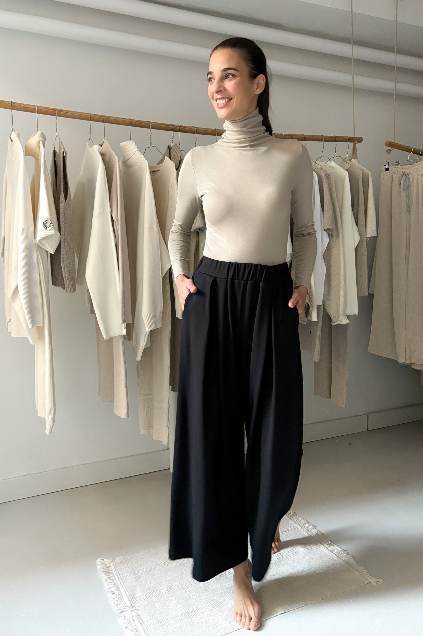 Elöl hajtásos, vastagabb nadrág - fekete