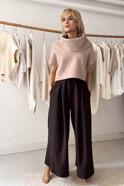 Magasnyakú, rövidállású felső-púder