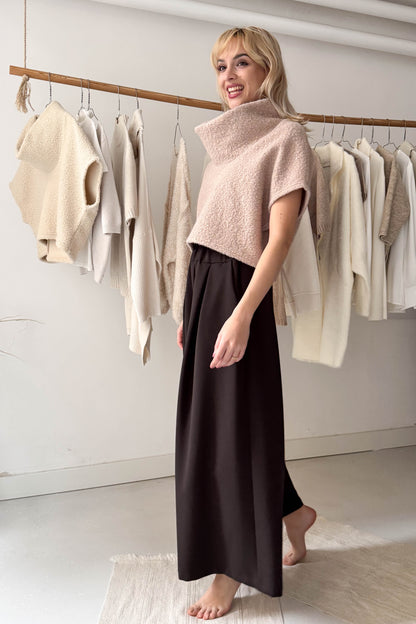 Magasnyakú, rövidállású felső-púder