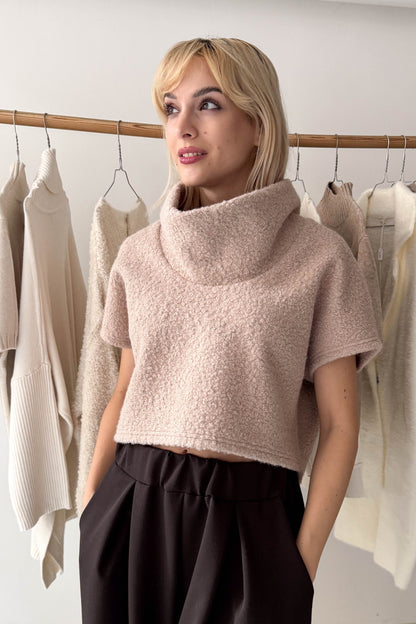 Magasnyakú, rövidállású felső-púder