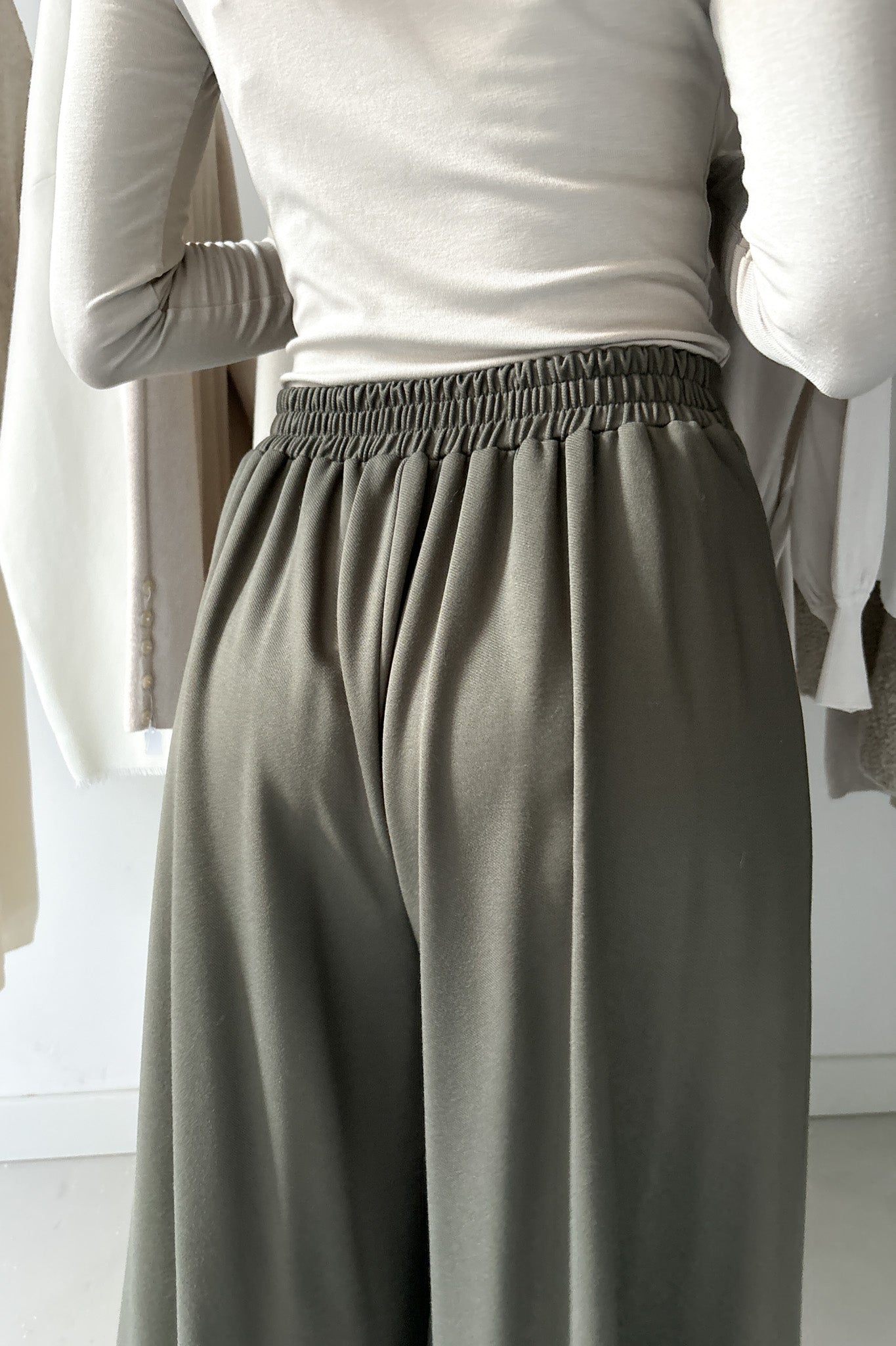 Vastag lenge viszkóz nadrág - erdőzöld