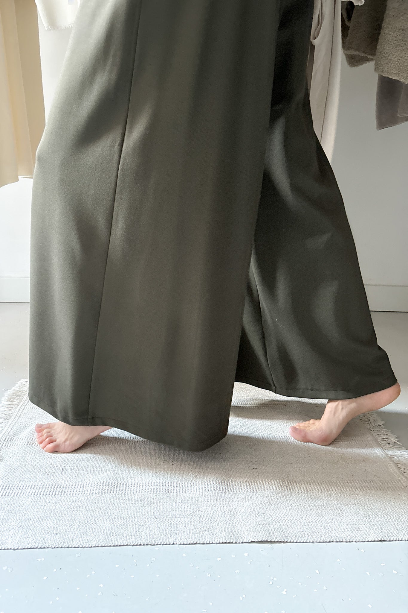 Vastag lenge viszkóz nadrág - erdőzöld