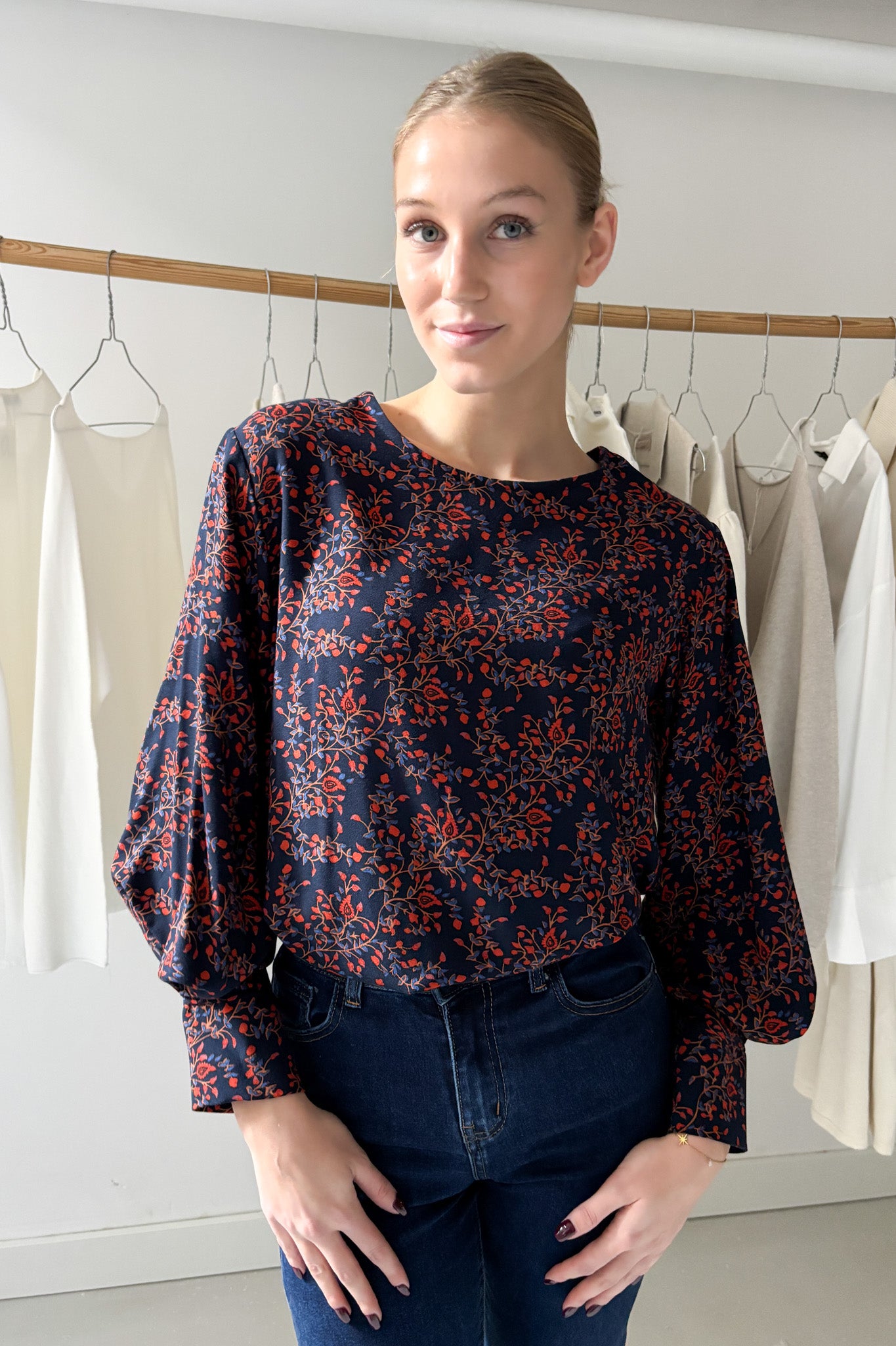 Bő ujjszabású blúz - csipkebogyó