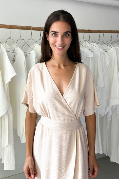 Púderszínű midiruha