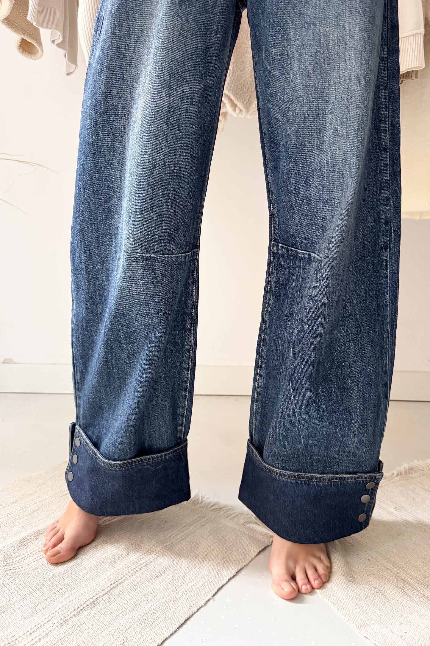 Ballon farmernadrág velúr övvel