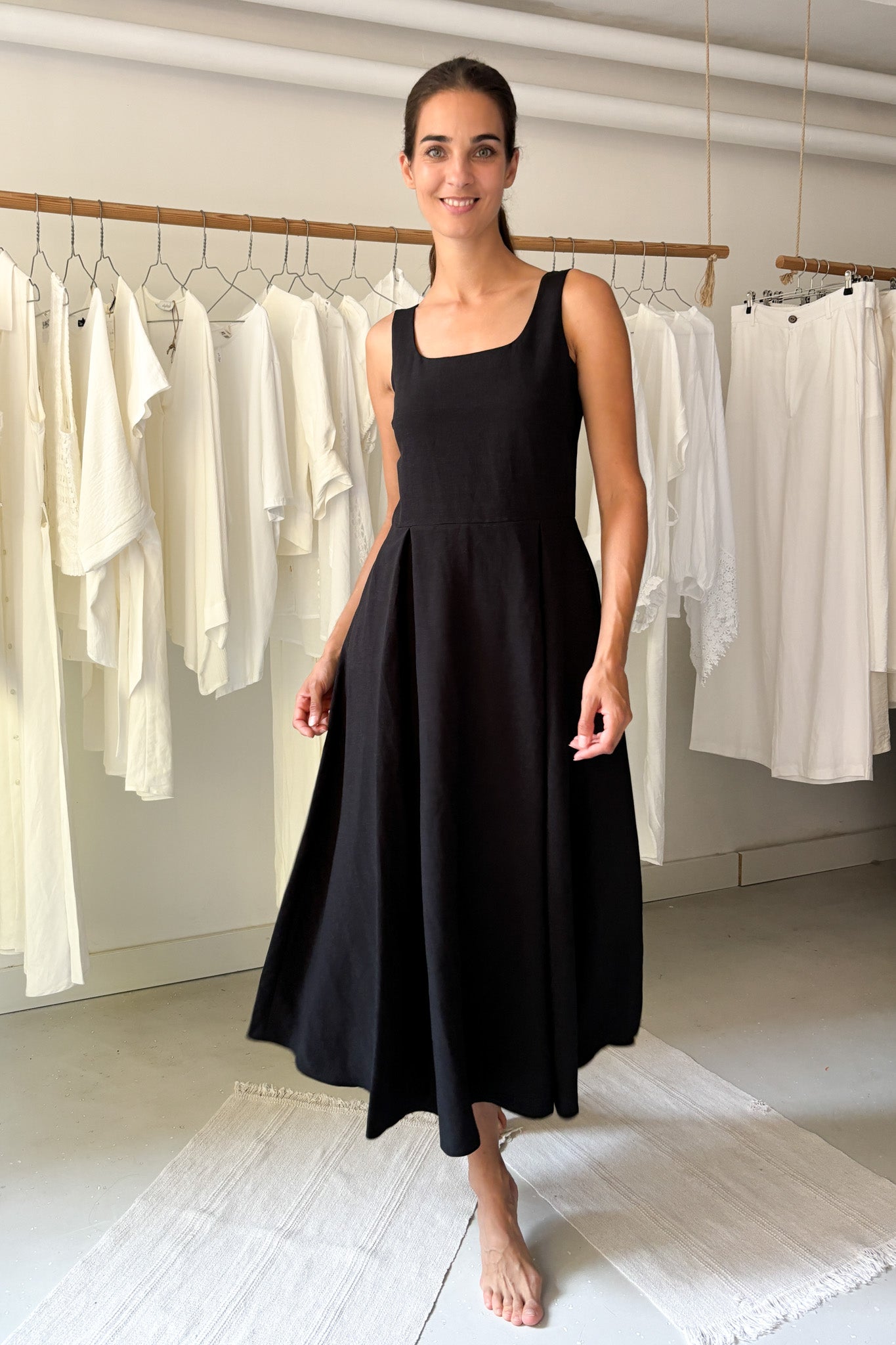 Hajtásos len ruha - fekete