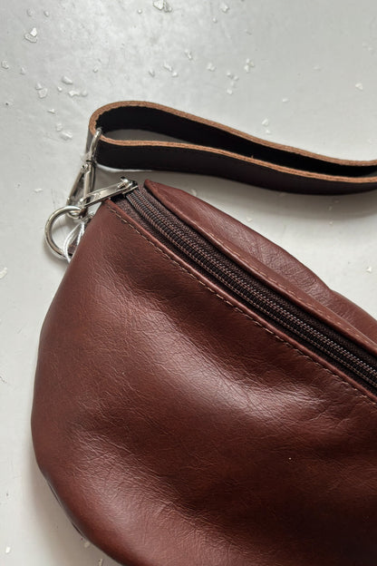 Kisméretű bőr övtáska - gesztenyebarna