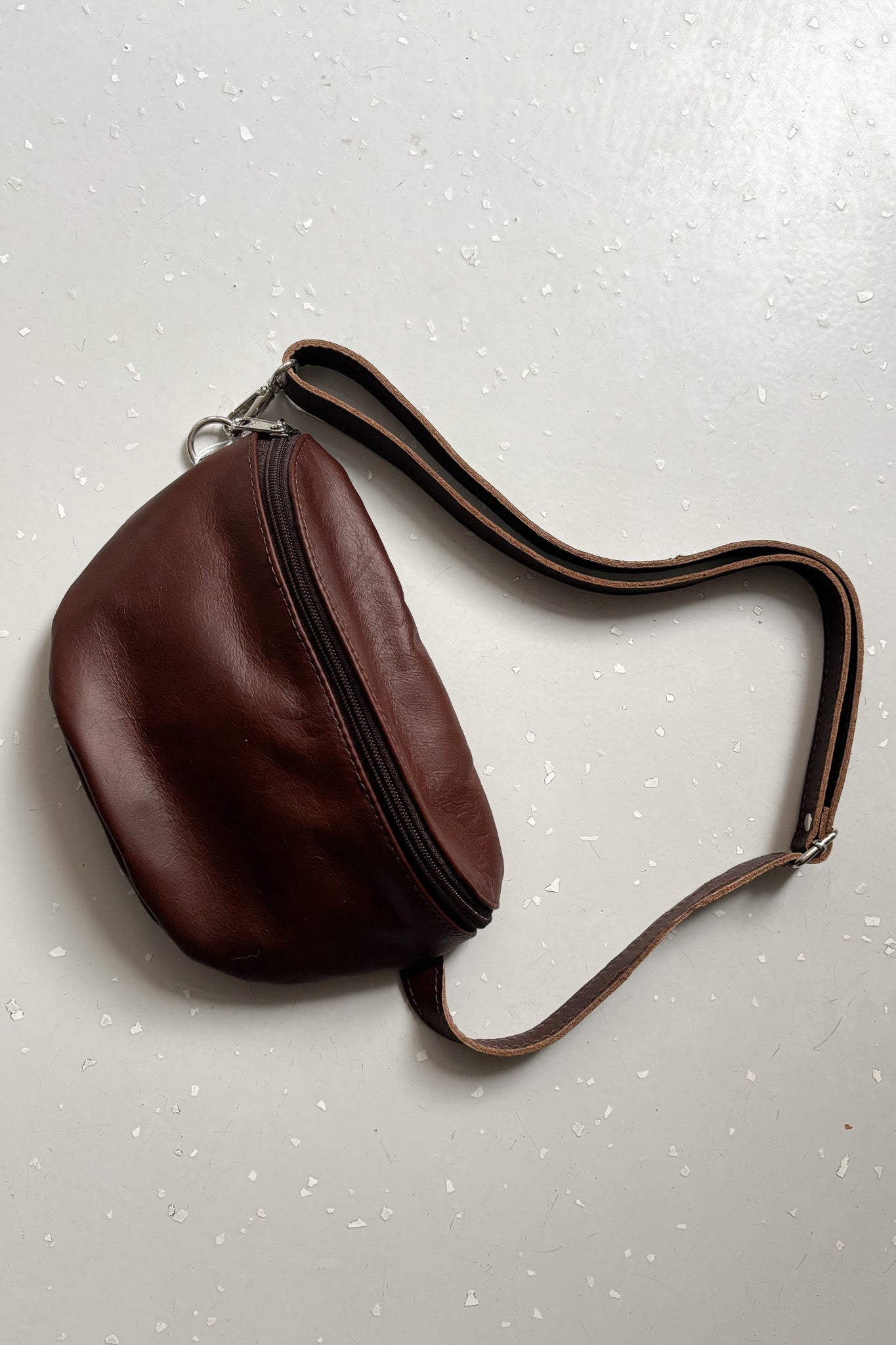 Kisméretű bőr övtáska - gesztenyebarna