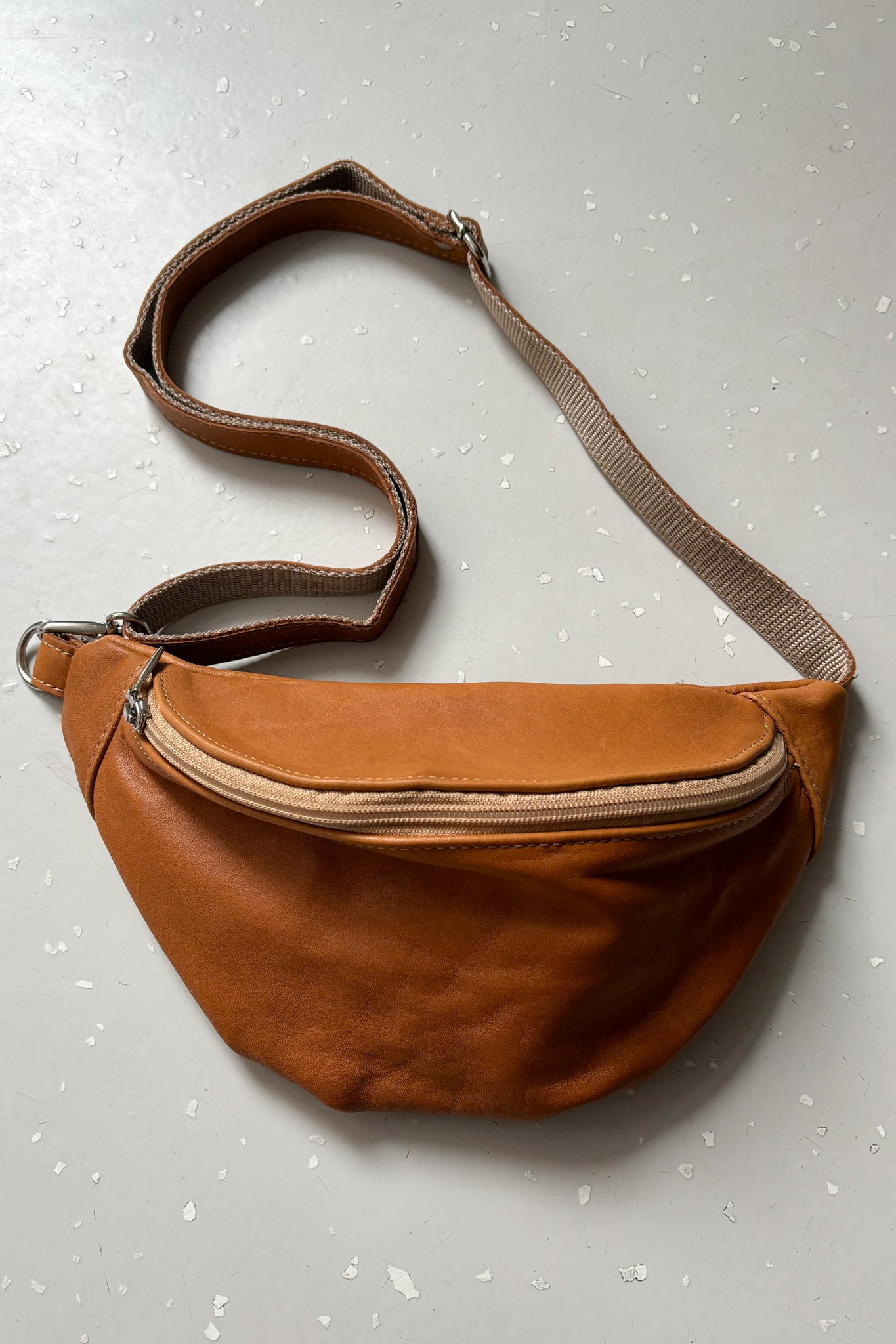 Kisméretű bőr övtáska - csikóbarna