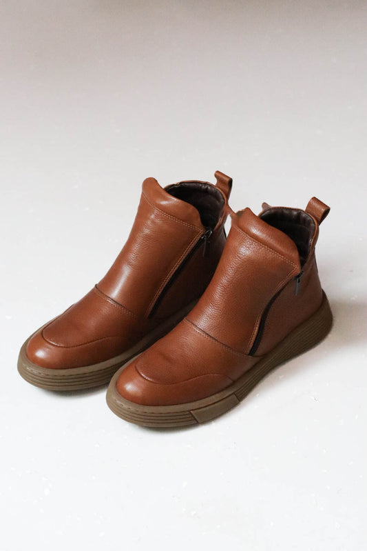 Cseresznyefa barna színű bőr bokacsizma