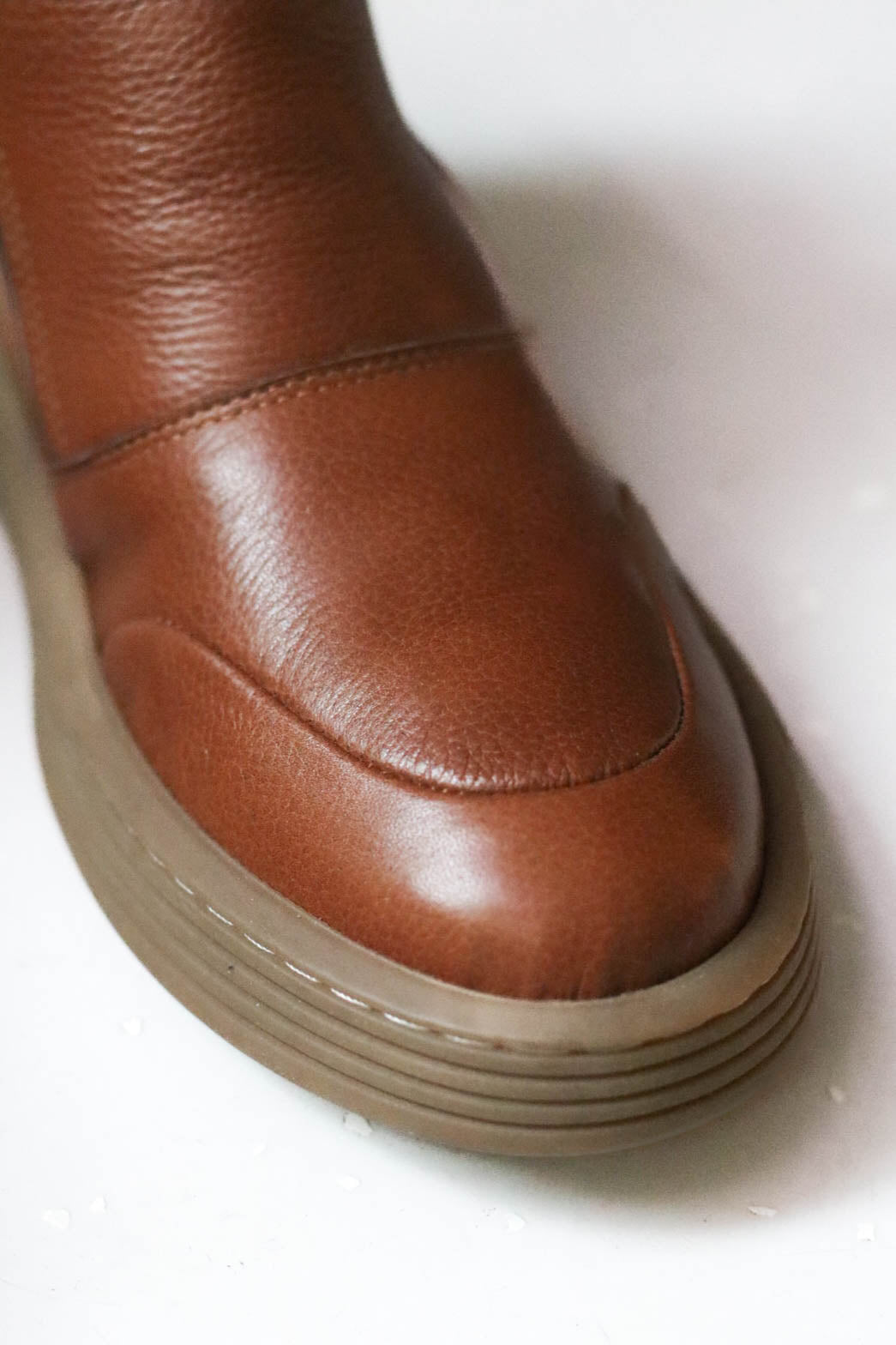 Cseresznyefa barna színű bőr bokacsizma