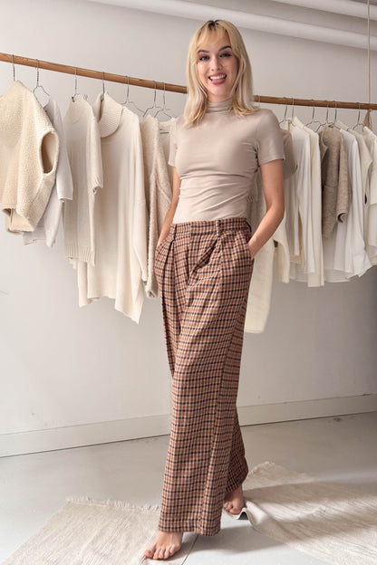 Magasított nyakú póló - tevebarna