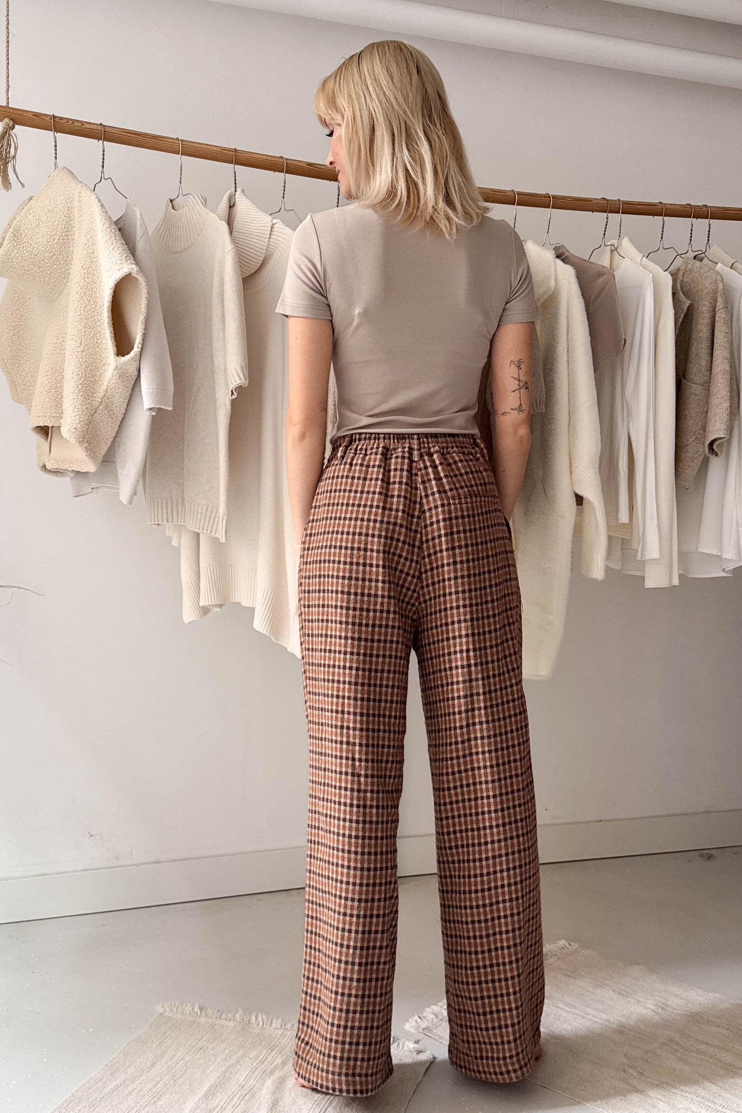 Magasított nyakú póló - tevebarna