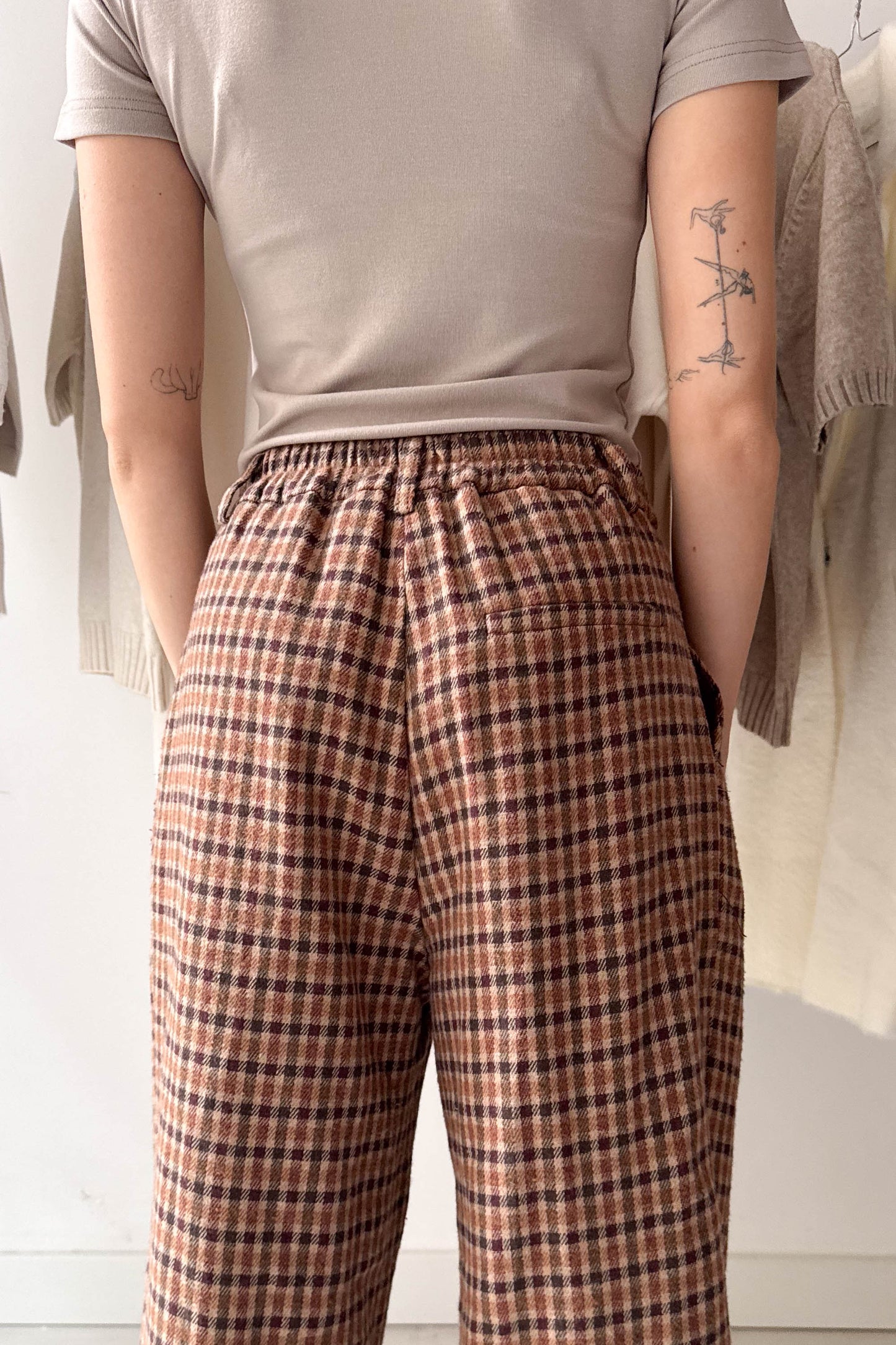 Bélelt, vastag kockás nadrág-rókavörös