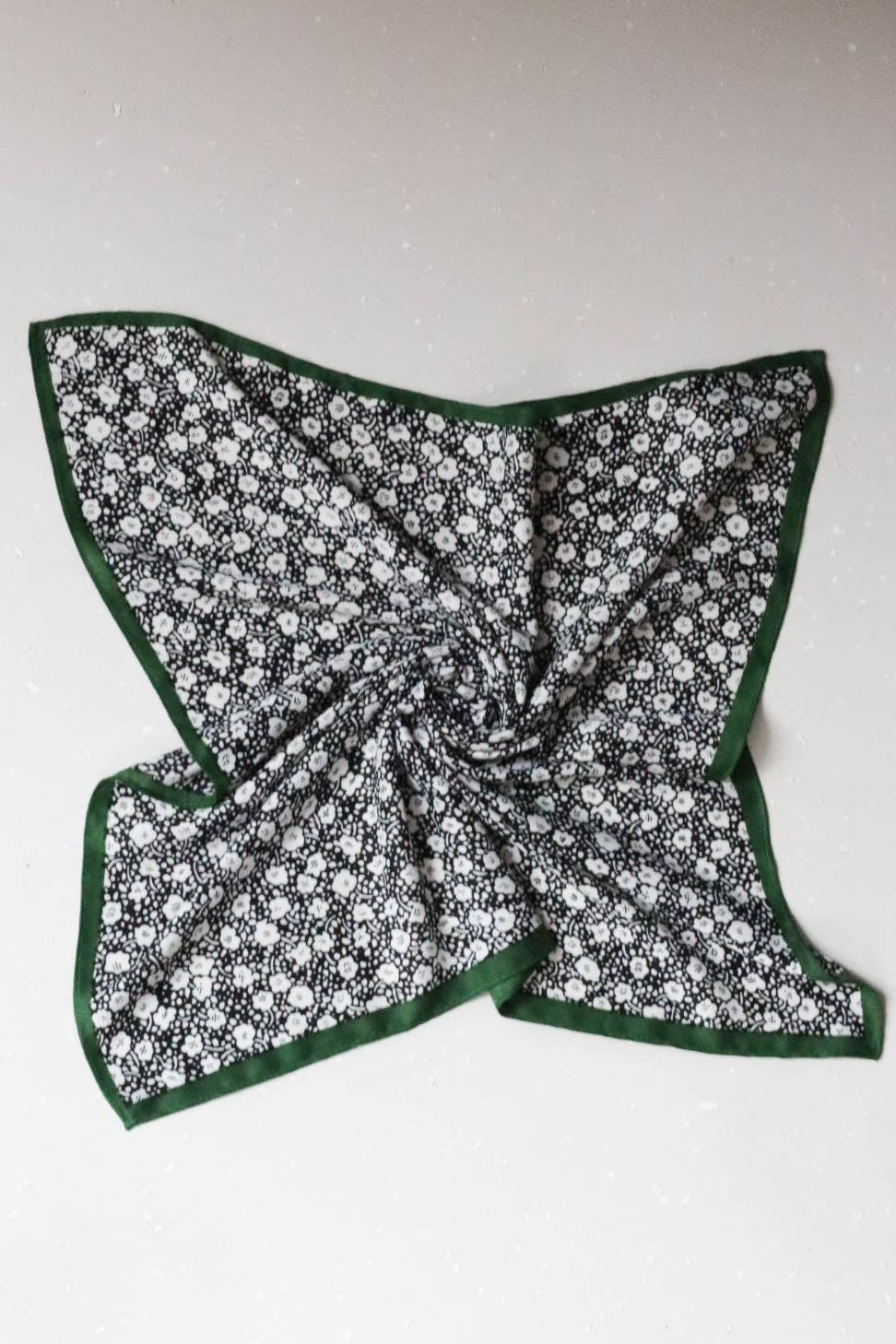 Viszkóz kendő - fekete/zöld