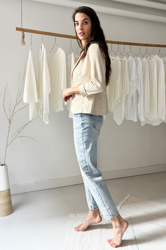 Bézs klasszikus rövid blézer