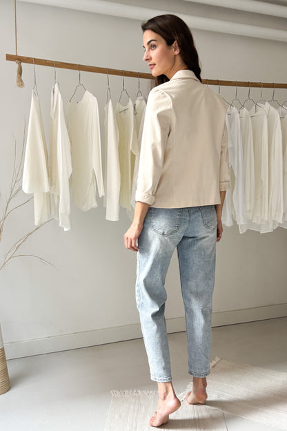 Bézs klasszikus rövid blézer