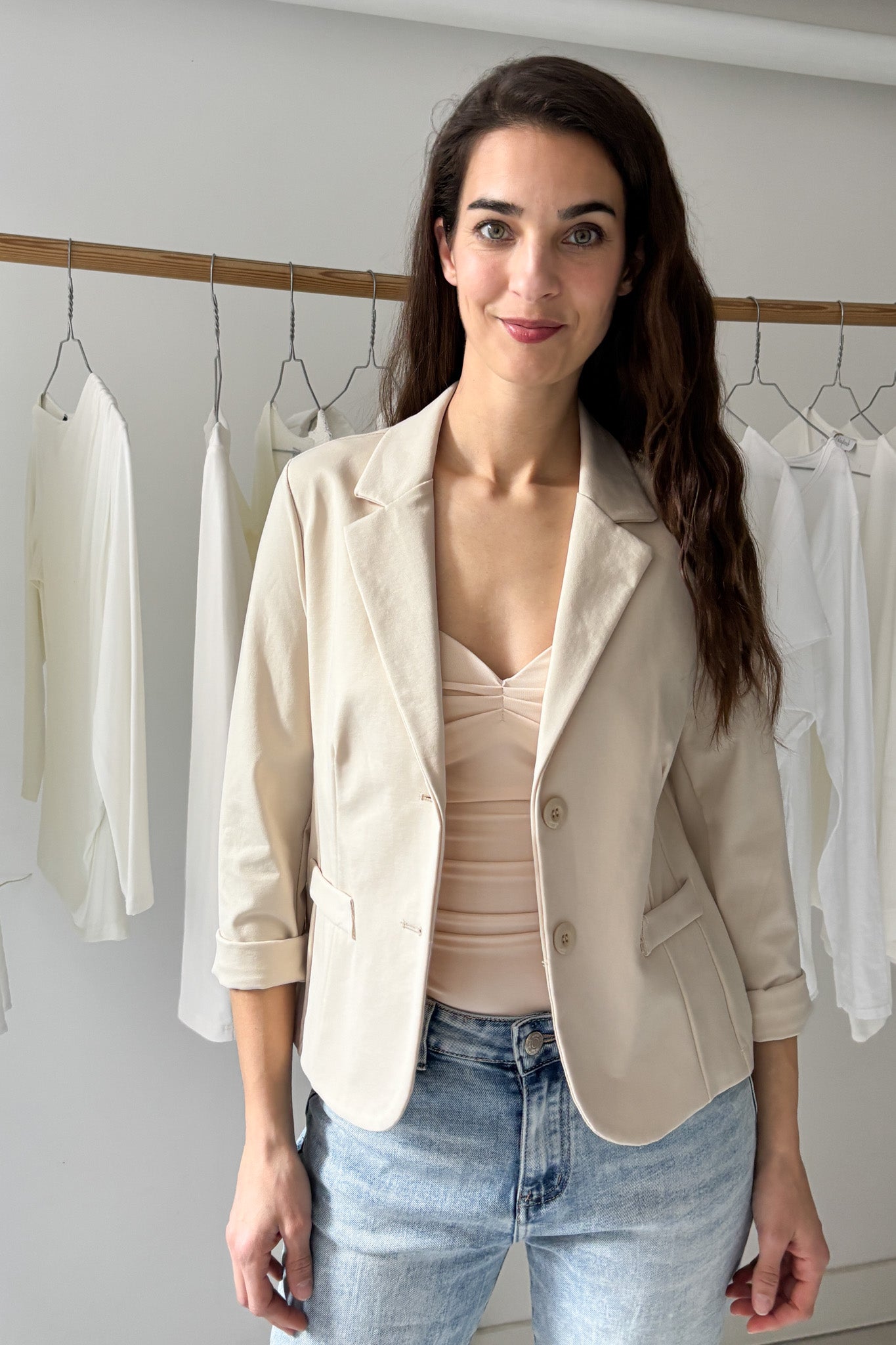 Bézs klasszikus rövid blézer