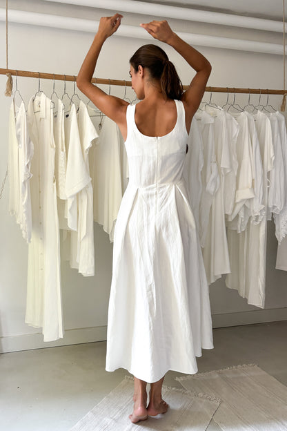 Hajtásos len ruha - fehér