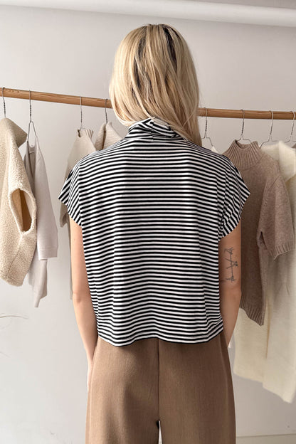 Magas nyakú felső-csíkos