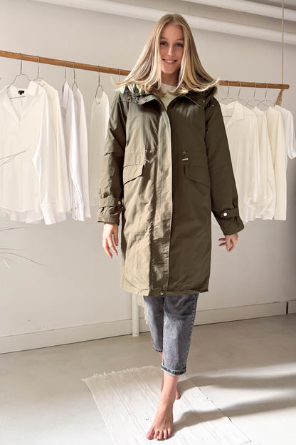 Bélelt, kapucnis kabát-khaki